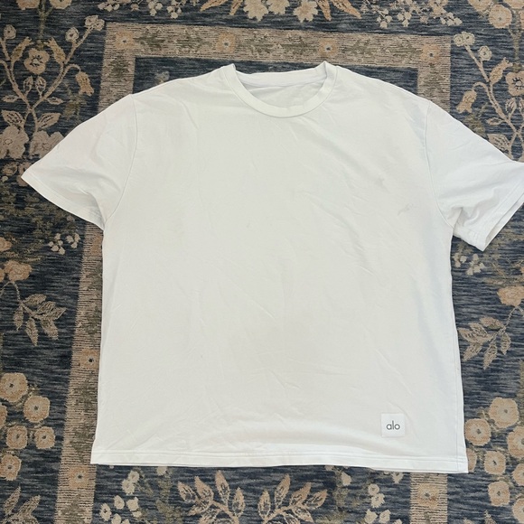 ALO Yoga Men's Classic White Tee - Picture 1 of 3